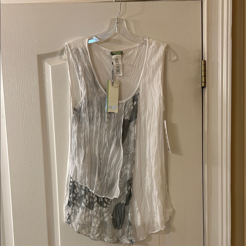 Chic White Sleeveless Top